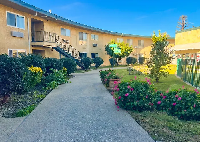 Hometown Inn North Hills