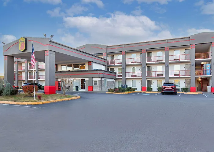 Pet Friendly hotel: Super 8 By Wyndham Kingsport