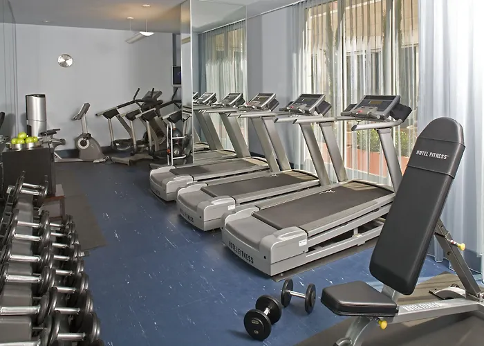 Hotel with pool: Hyatt Centric The Pike Long Beach