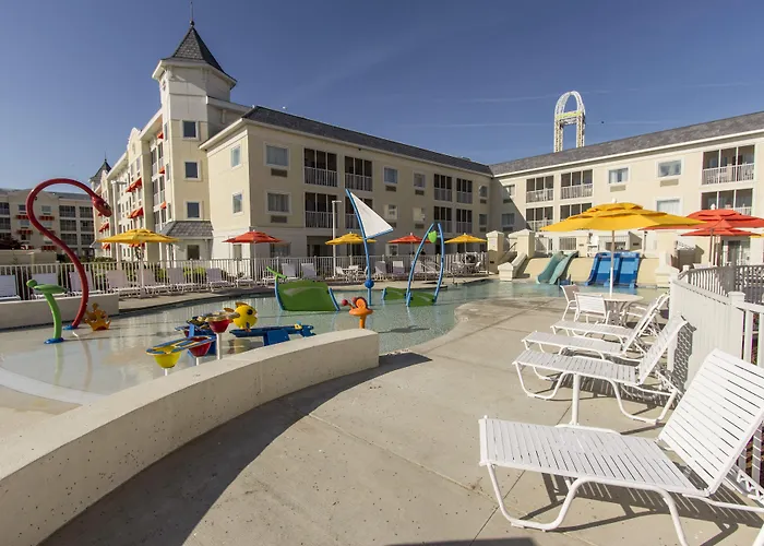 Hotel with view: Cedar Point Hotel Breakers
