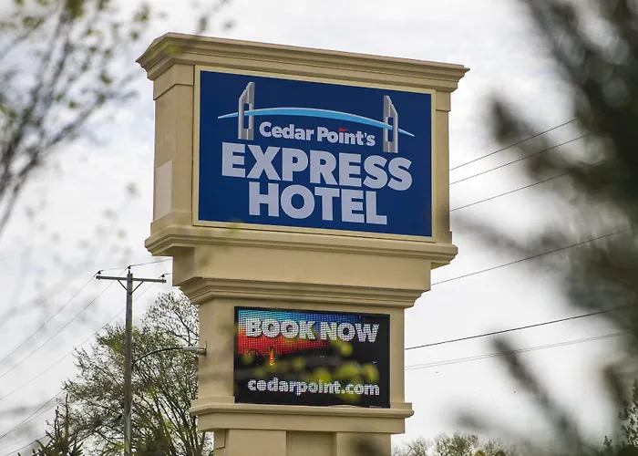 Central hotel: Cedar Point'S Express Hotel