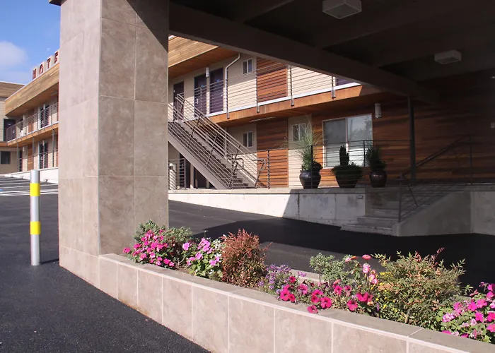 Aladdin Inn And Suites