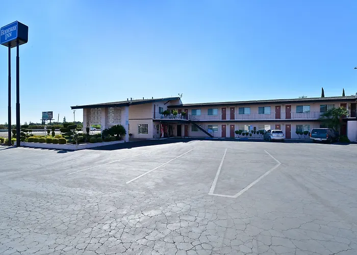 Rodeway Inn Near University-Gateway To Yosemite