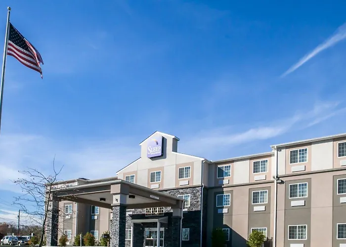 Hotel with pool: Sleep Inn & Suites Harrisburg - Hershey North