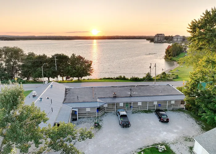 Lakeside Inn