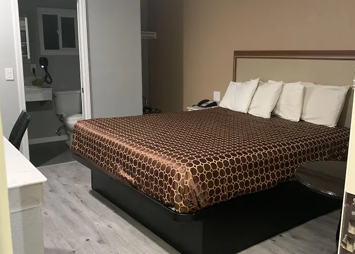 Hotel near College: Colusa Motel