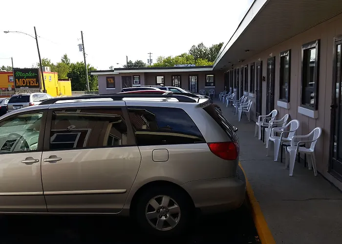 Cheap hotel: Maples Motel