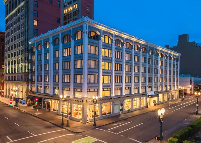 In Luxury hotels Hi-Lo, Autograph Collection