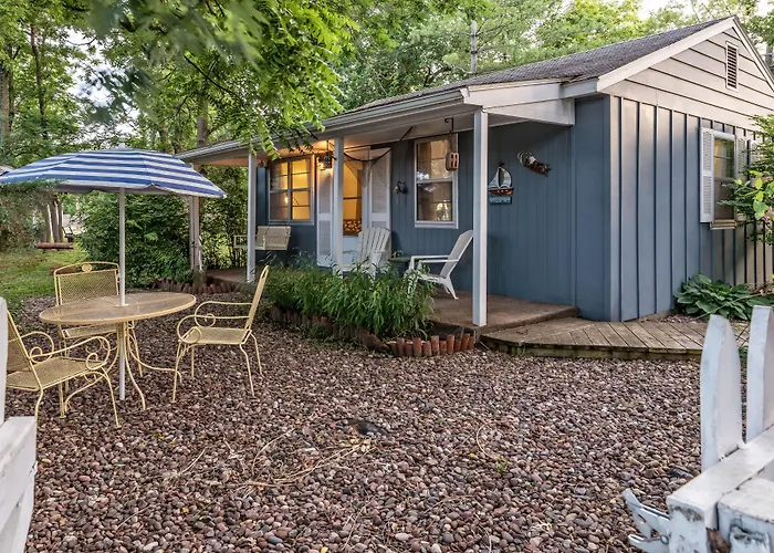 Silver Heart Inn & Cottages