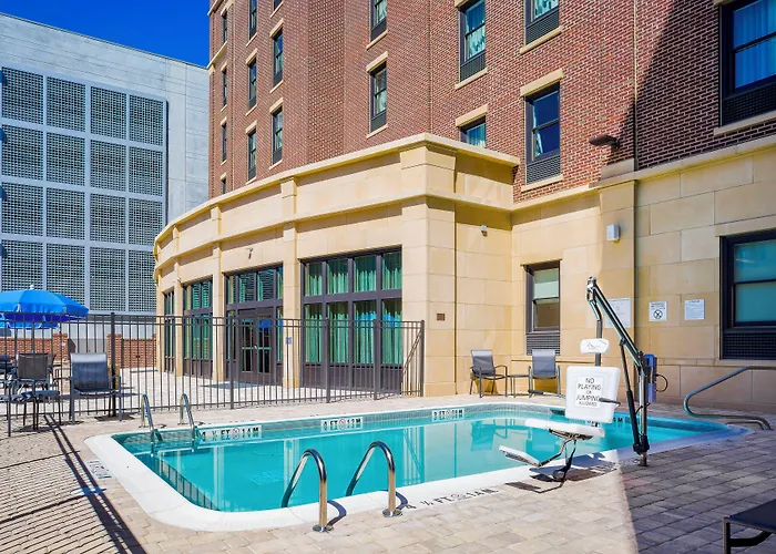 Fairfield Inn & Suites By Marriott Downtown Historic District