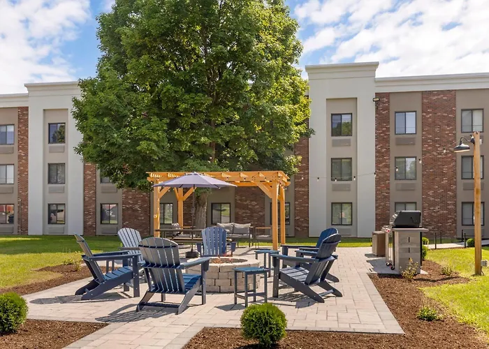 Cheap hotel: Holiday Inn Express - Plattsburgh By Ihg