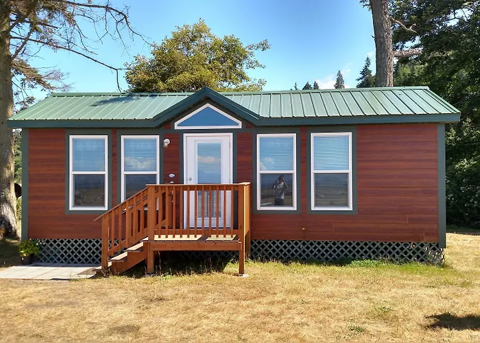 Beach hotel: Crescent Beach And Rv Park