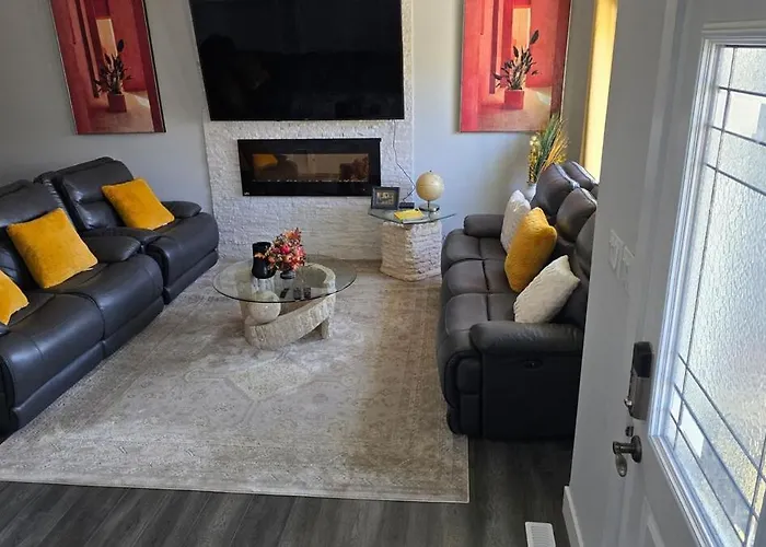 Private Villa: Harmony House Edmonton