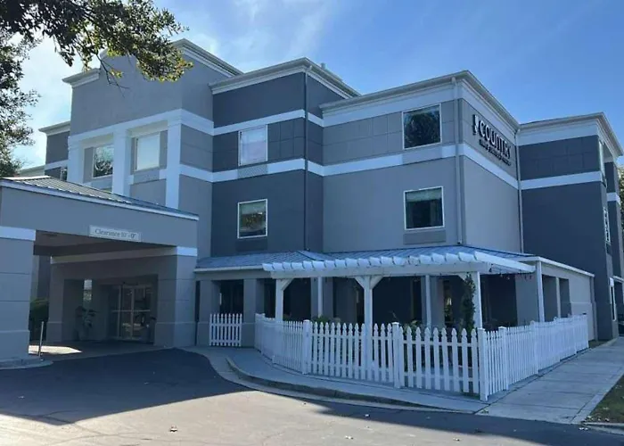 Pet Friendly hotel: Country Inn & Suites By Radisson, Savannah Southside