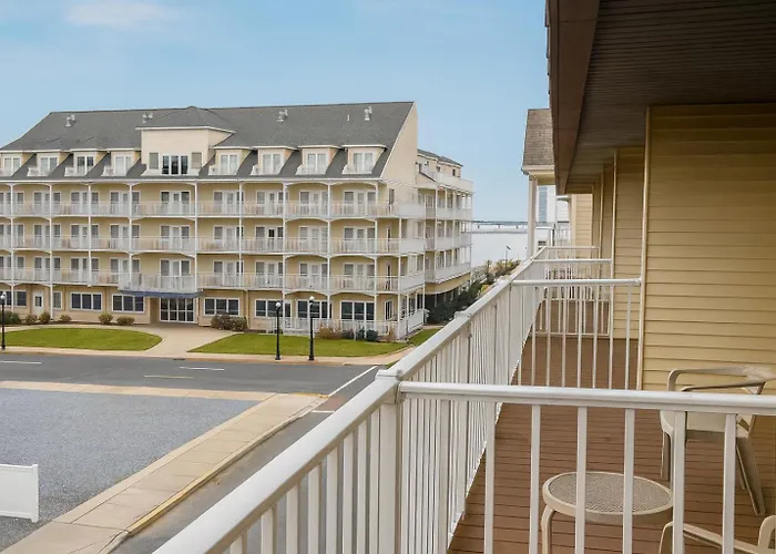Hotel near College: Boardwalk One