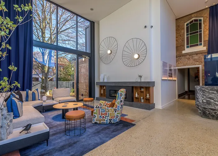 Hotel with view: Byng Street Boutique Hotel