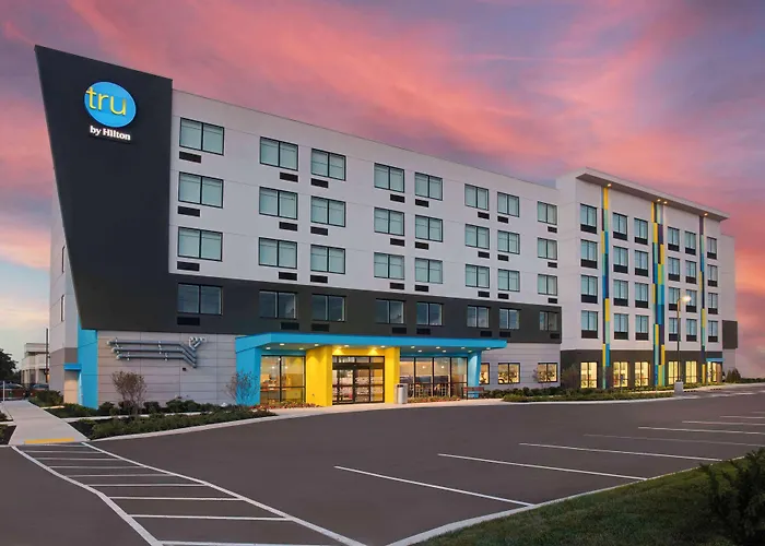 Pet Friendly hotel: Tru By Hilton Toronto Airport West