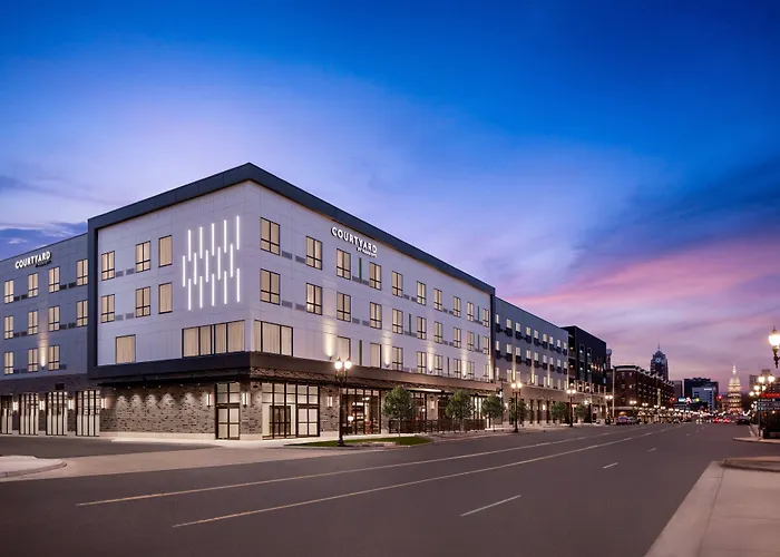 Courtyard By Marriott Downtown