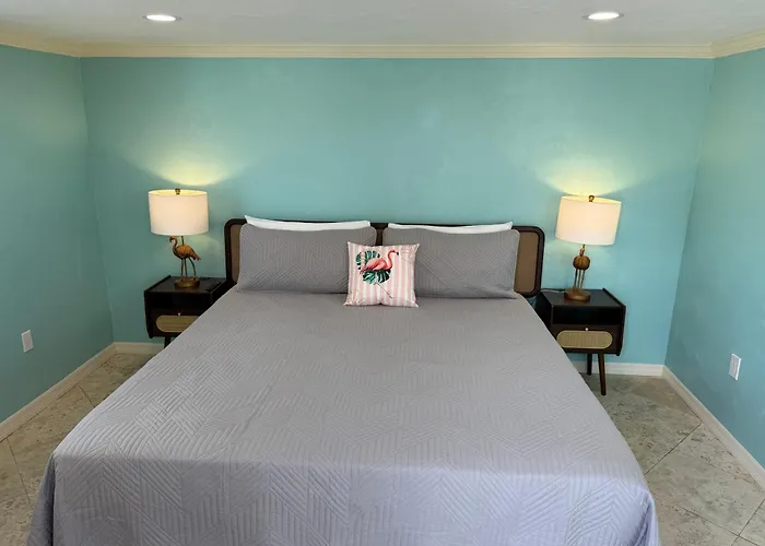 Flamingo Inn