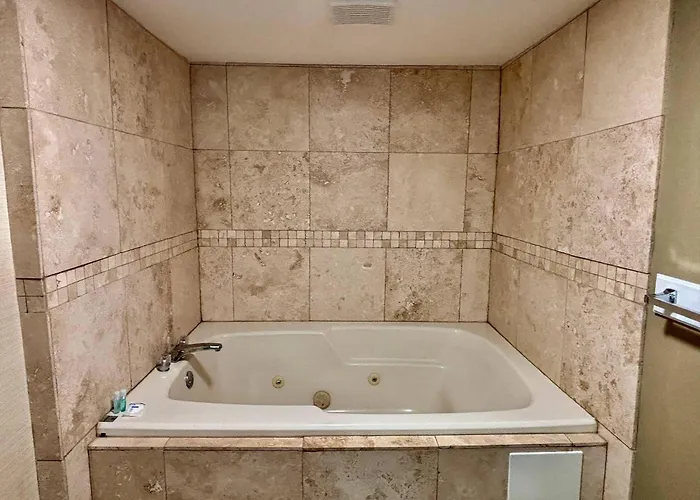 Cheap hotel: Rodeway Inn & Suites