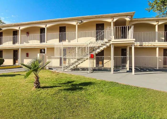 Days Inn By Wyndham Market Center Dallas Love Field