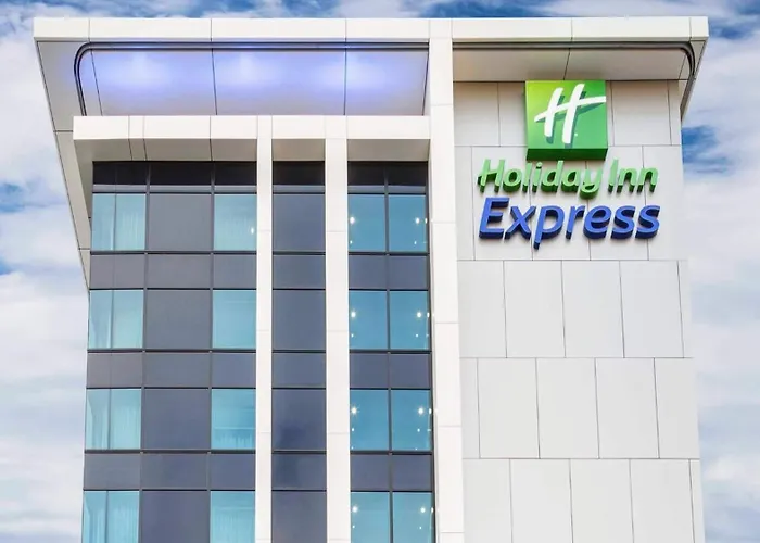 Central hotel: Holiday Inn Express Adelaide City Centre By Ihg