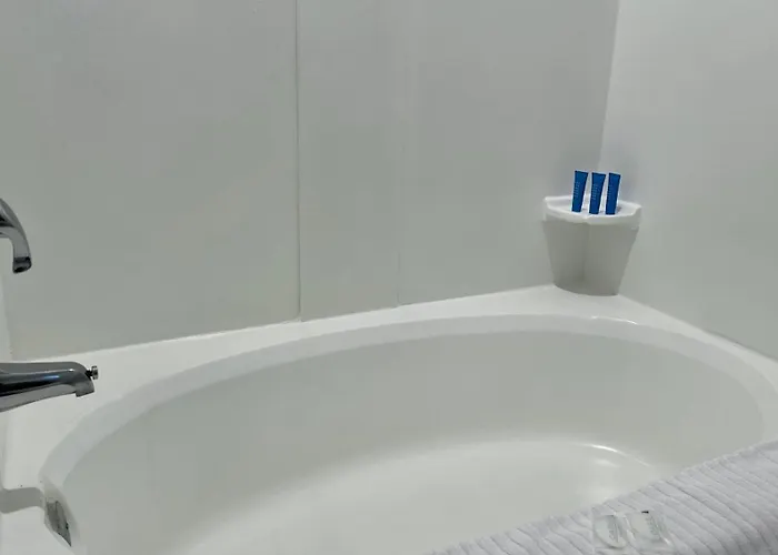 Hotel with Tennis: Mainstay Suites Las Vegas Flamingo