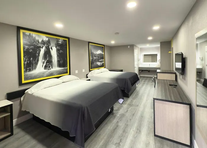 Kid friendly hotel Super 8 By Wyndham Visalia
