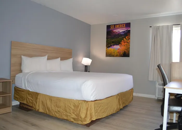 Golf hotel: Travelodge By Wyndham Colorado Springs Airport - Peterson Sfb