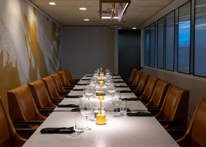 Hotel with view: Rochester Marriott Mayo Clinic Area