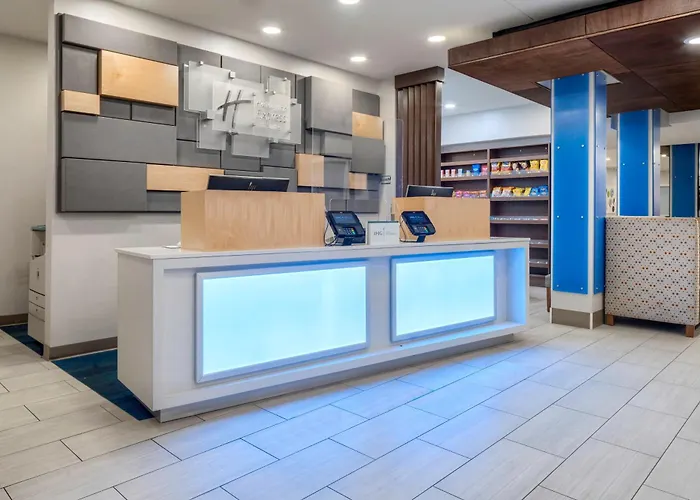 Holiday Inn Express & Suites Macon - I-475 By Ihg