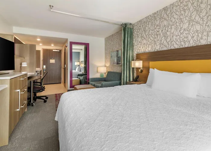 Pet Friendly hotel: Home2 Suites By Hilton Bangor
