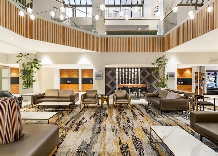 Hotel suites Crowne Plaza Seattle Newly Renovated With No Resort Fee