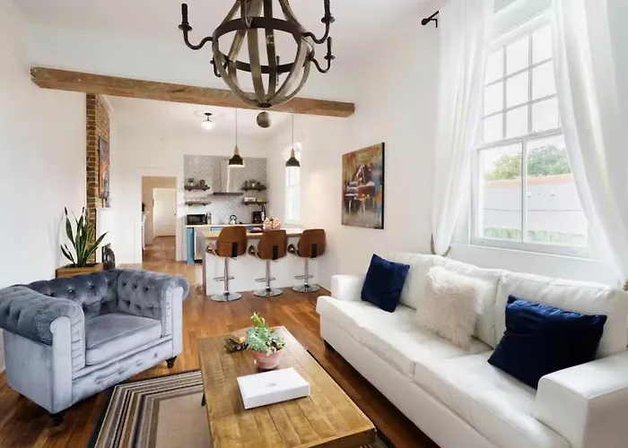 Modern Victorian House With Relaxing Courtyard
