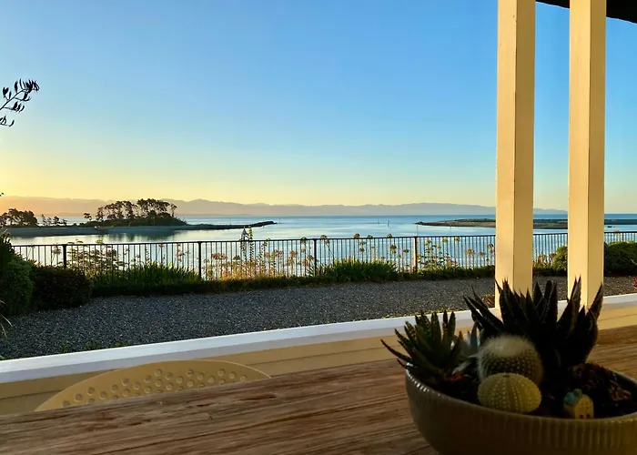 Pet Friendly hotel: Villa Victoria - Nelson