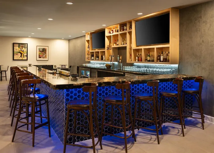 Hotel met zwembad: Delta Hotels By Marriott Nashville Airport