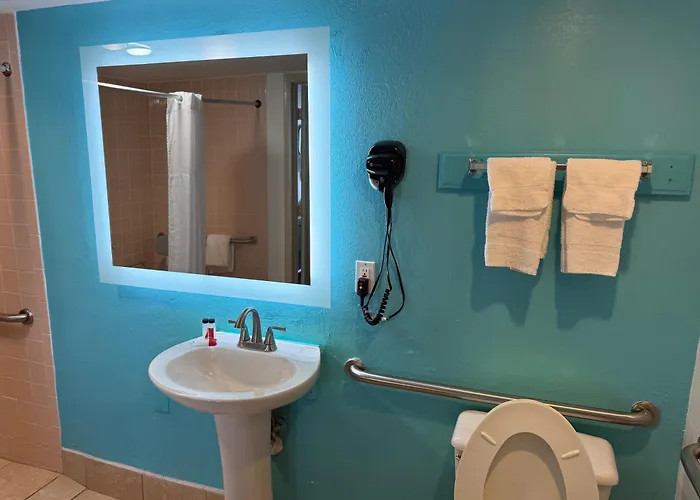 Howard Johnson By Wyndham Ft. Myers Fl