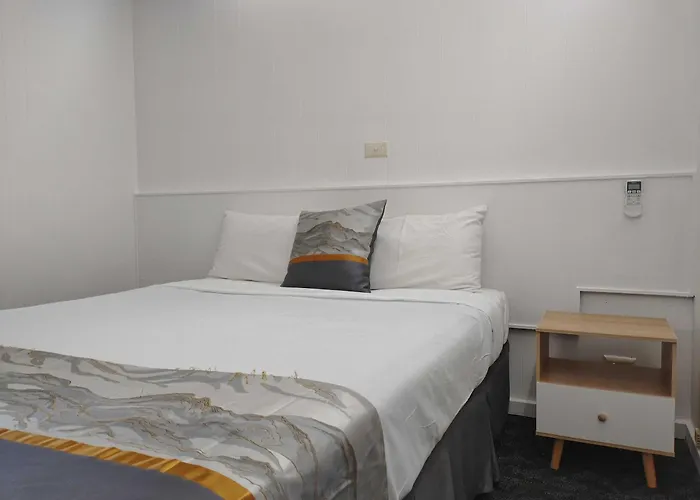 Cheap hotels Pioneer Station Motor Inn