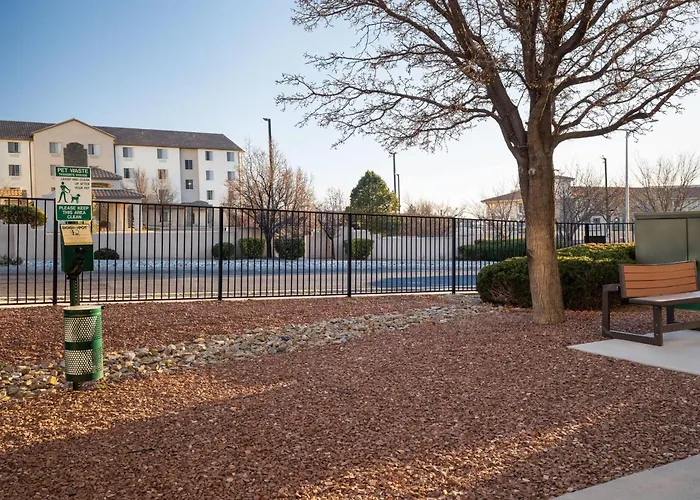 Days Inn&Suites By Wyndham Airport
