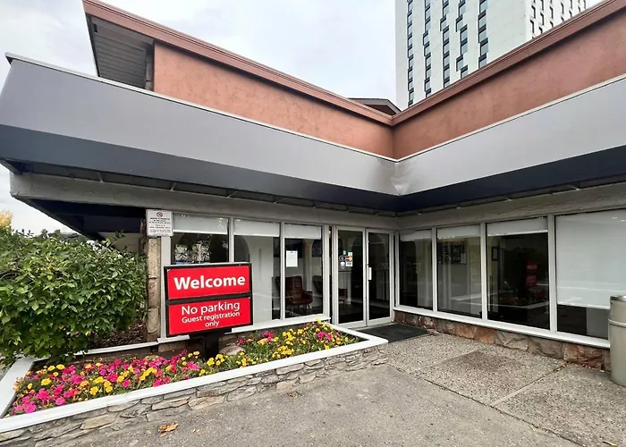 Econo Lodge Motel Village