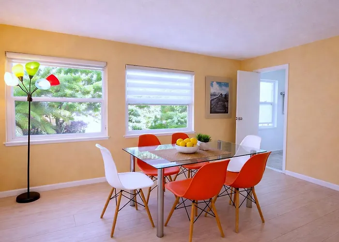 Aluguéis de temporada: Casa Pacifica - Bbq, Firepit, Walk To Tons Of Fun Places