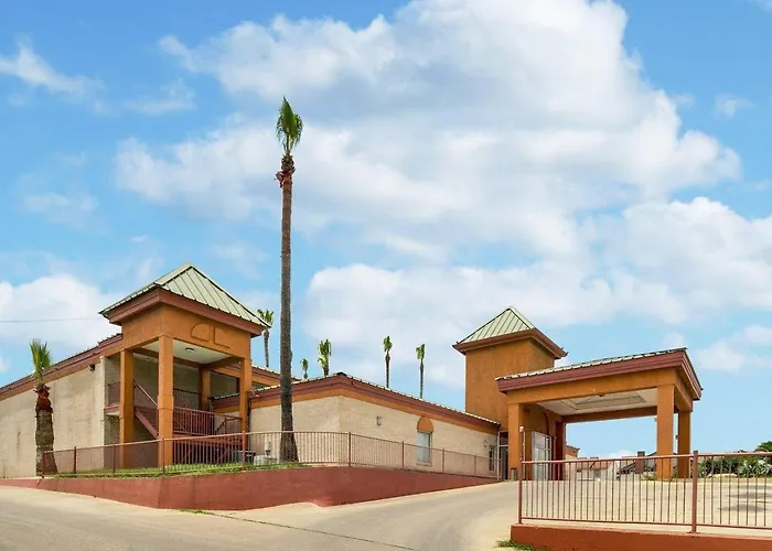 Econo Lodge Inn & Suites Eagle Pass