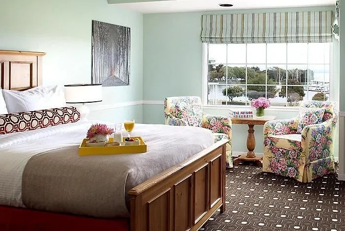 Luxury hotel only: Inn At Oyster Point