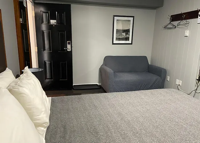 Monashee Lodge