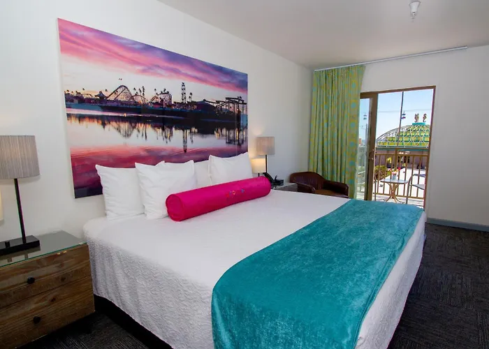 Carousel Beach Inn
