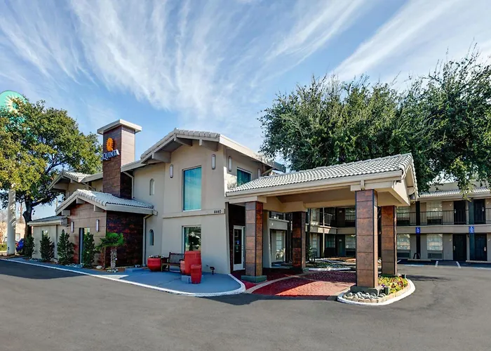Golf hotels La Quinta Inn By Wyndham Dallas Uptown