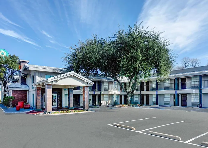 Golf hotels La Quinta Inn By Wyndham Dallas Uptown