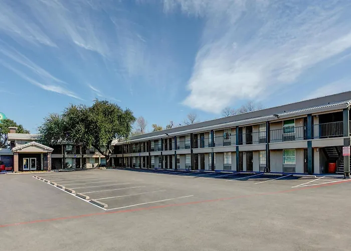 Golf hotels La Quinta Inn By Wyndham Dallas Uptown