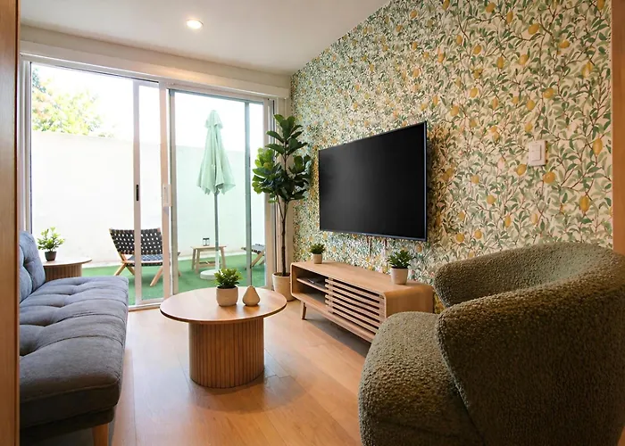 Premium City Suites - Free Secured Parking - Family Friendly