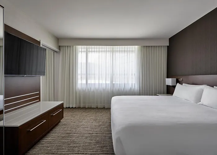 Calgary Airport Marriott In-Terminal Hotel